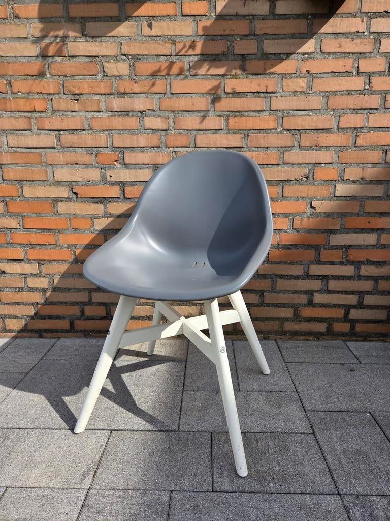 4 stoelen van Ikea, Ophalen