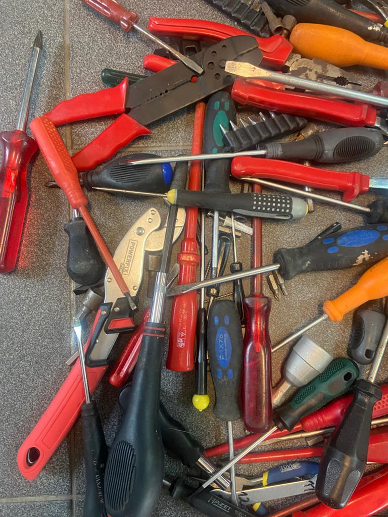 Grote partij gereedschap: schroevendraaiers, tangen, hamers, Doe-het-zelf en Verbouw, Gereedschap | Handgereedschap, Ophalen of Verzenden