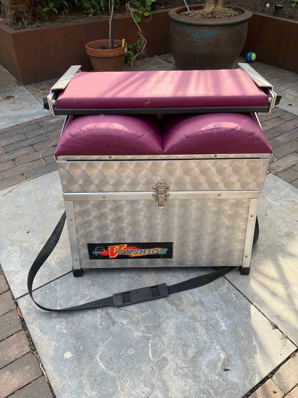 Viskoffer met zitje en rugleuning - V-Cushion, Watersport en Boten, Ophalen, Gebruikt, Koffer of Tas