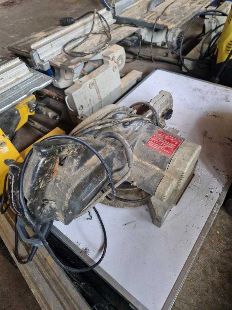 Gebruikte afkortzaag - Ideaal voor klussers, Doe-het-zelf en Verbouw, Gereedschap | Zaagmachines, Gebruikt, Onbekend, 600 tot 1200 watt
