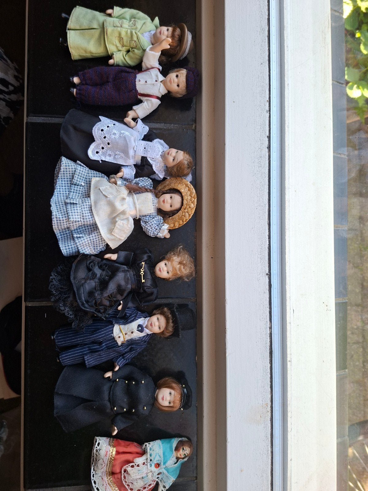Set van 8 Vintage Porseleinen Poppen in Klederdracht, Verzamelen, Poppen, Ophalen, Gebruikt, Pop