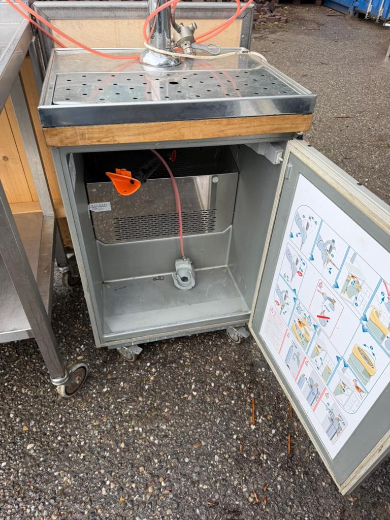 Mobiele tap, Ophalen, RVS Meubilair