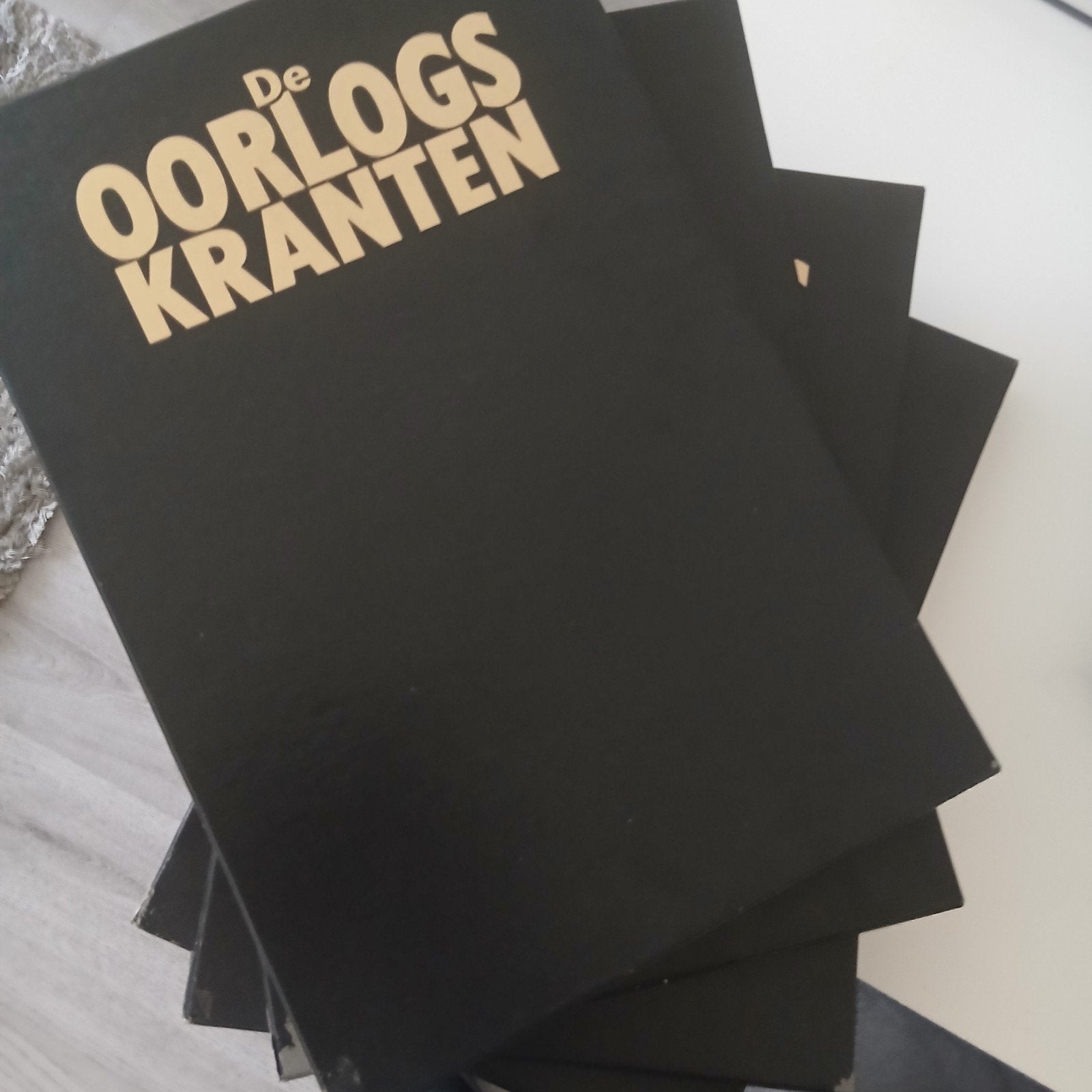 De Oorlogskranten - Complete set 4atuks Tweede Wereldoorlog, Verzamelen, Ophalen, Overige soorten, Nederland, Boek of Tijdschrift