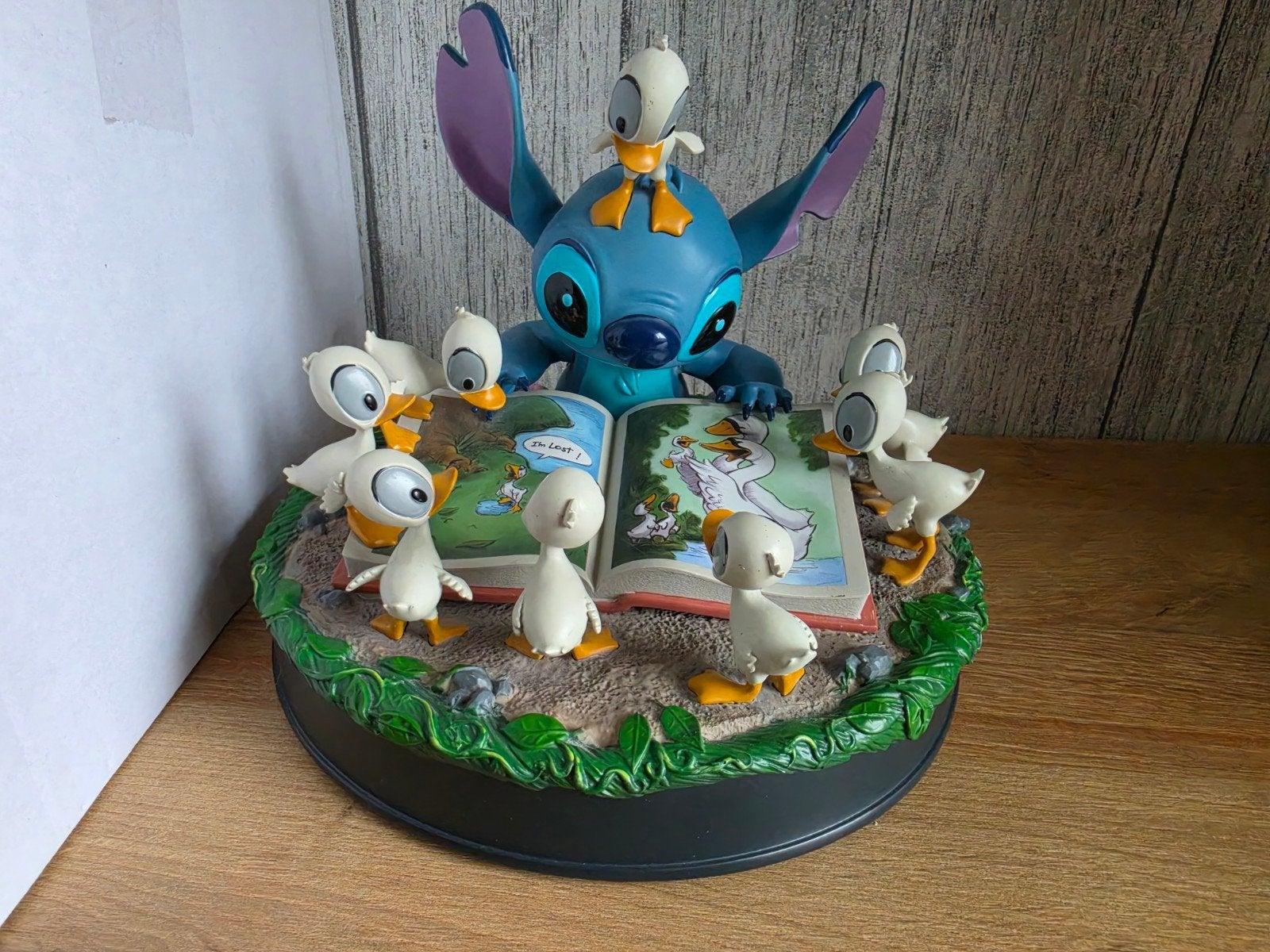 Disney Stitch met eendjes beeld - Zo goed als nieuw, Ophalen, Overige figuren, Zo goed als nieuw, Beeldje of Figuurtje