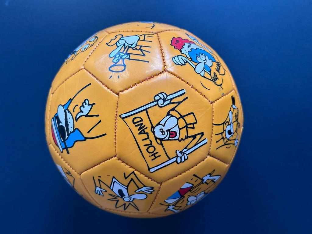 WK voetbal FC Knudde/Toon van Driel gesigneerd, Verzenden