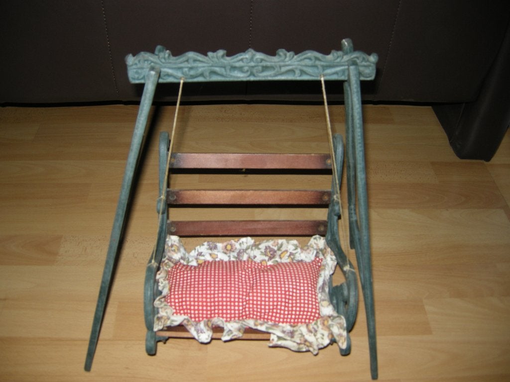 Smeedijzeren tuin schommelbank 30x24x42 zie de andere poppen, Antiek en Kunst, Antiek | Speelgoed, Ophalen of Verzenden