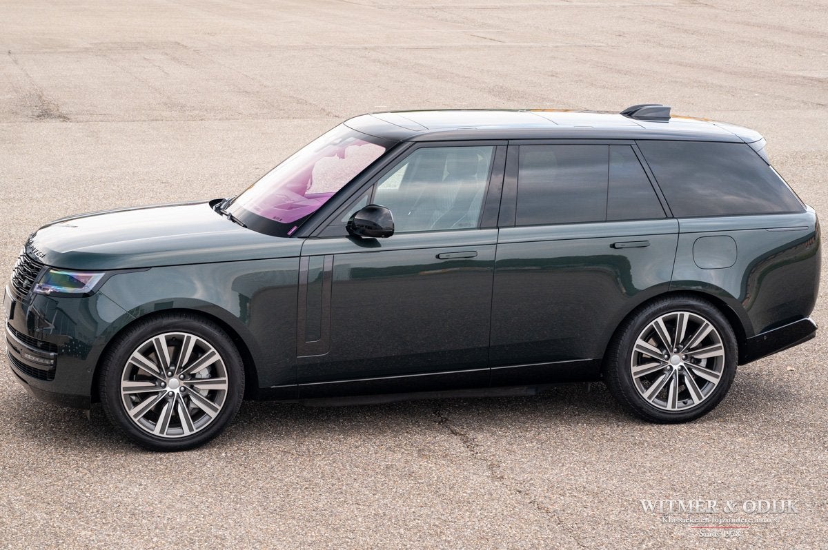 Land Rover Range Rover P440e PHEV Belgravia Green (bj 2023), Auto's, Automaat, Dealer onderhouden, Gebruikt, Zwart
