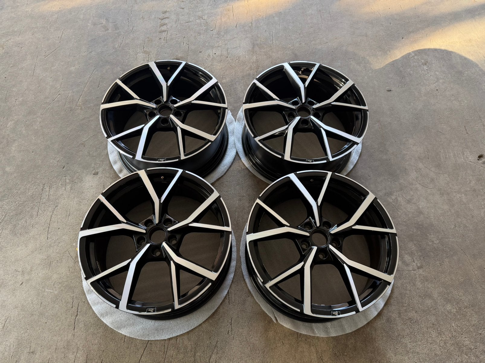 19'' Volkswagen Golf 8 GTI / R Estoril ORIGINEEL, Gebruikt, Velg(en), 235 mm, Personenwagen