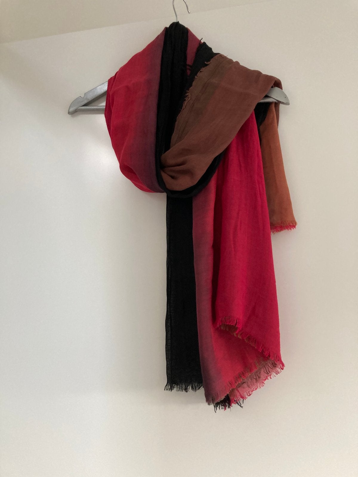 Expresso sjaal in rood, zwart en bruin, Ophalen of Verzenden, Zo goed als nieuw, Maat 46/48 (XL) of groter, Sjaal