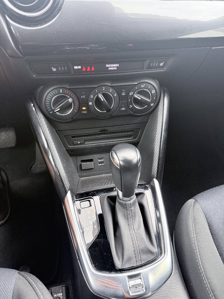 Foto 12 van Mazda 2 1.5 Skyactiv-g 90PK AUTOMAAT 2015 Grijs