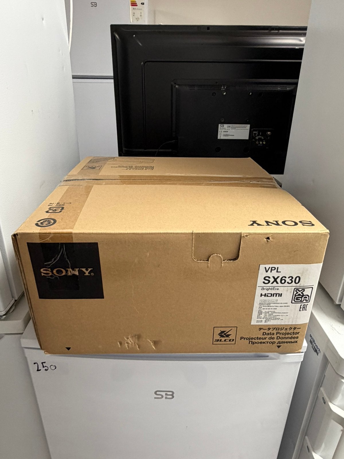 Sony VPL-SX630 Ultra Short Throw Beamer Nieuw In De Doos, Audio, Tv en Foto, Beamers, Nieuw, Ophalen of Verzenden, LCD, Sony