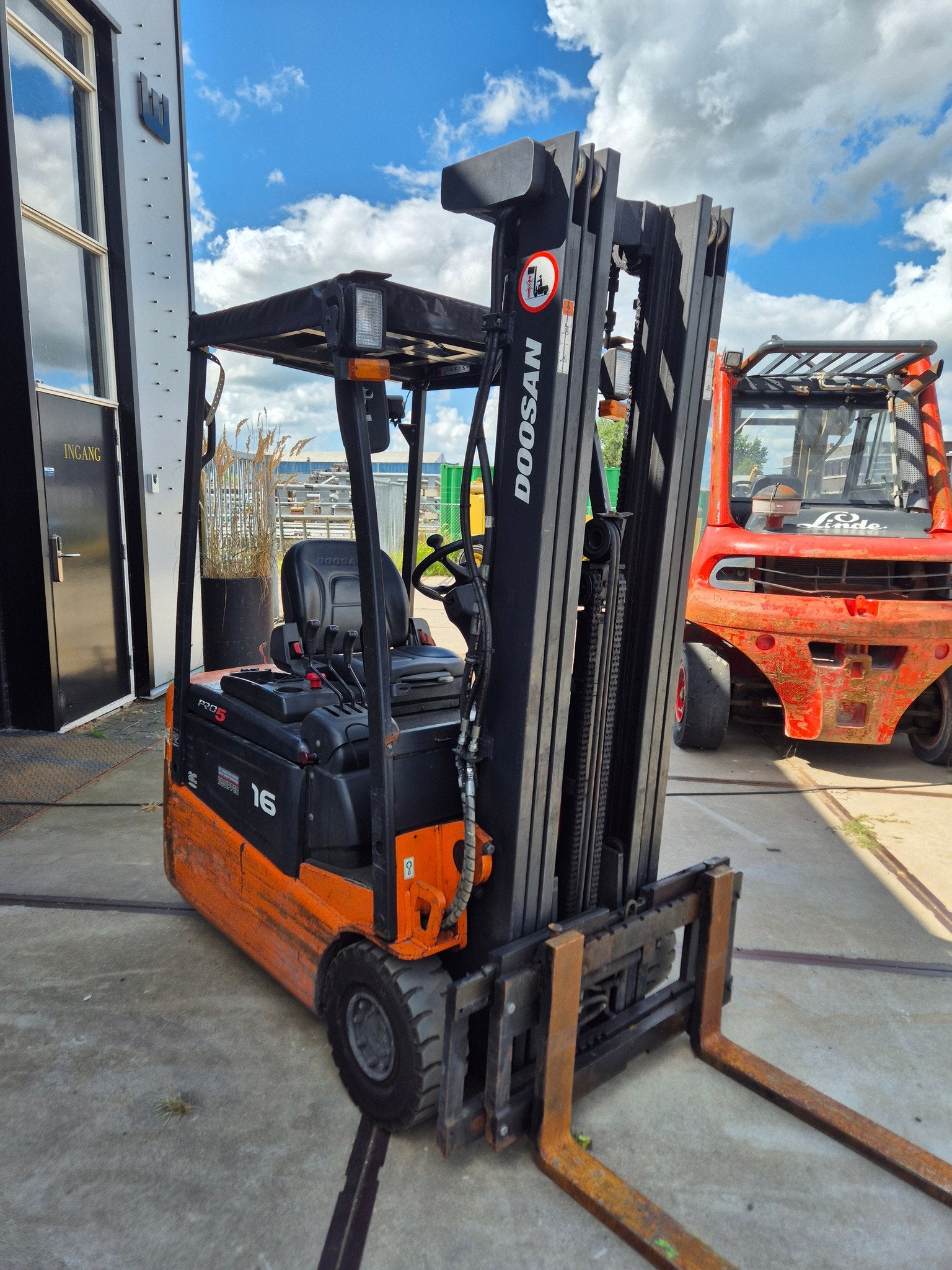 2017 Doosan 1600kg triplex sideshift, 1000 tot 2000 kg, Elektrisch, Heftruck, Doosan