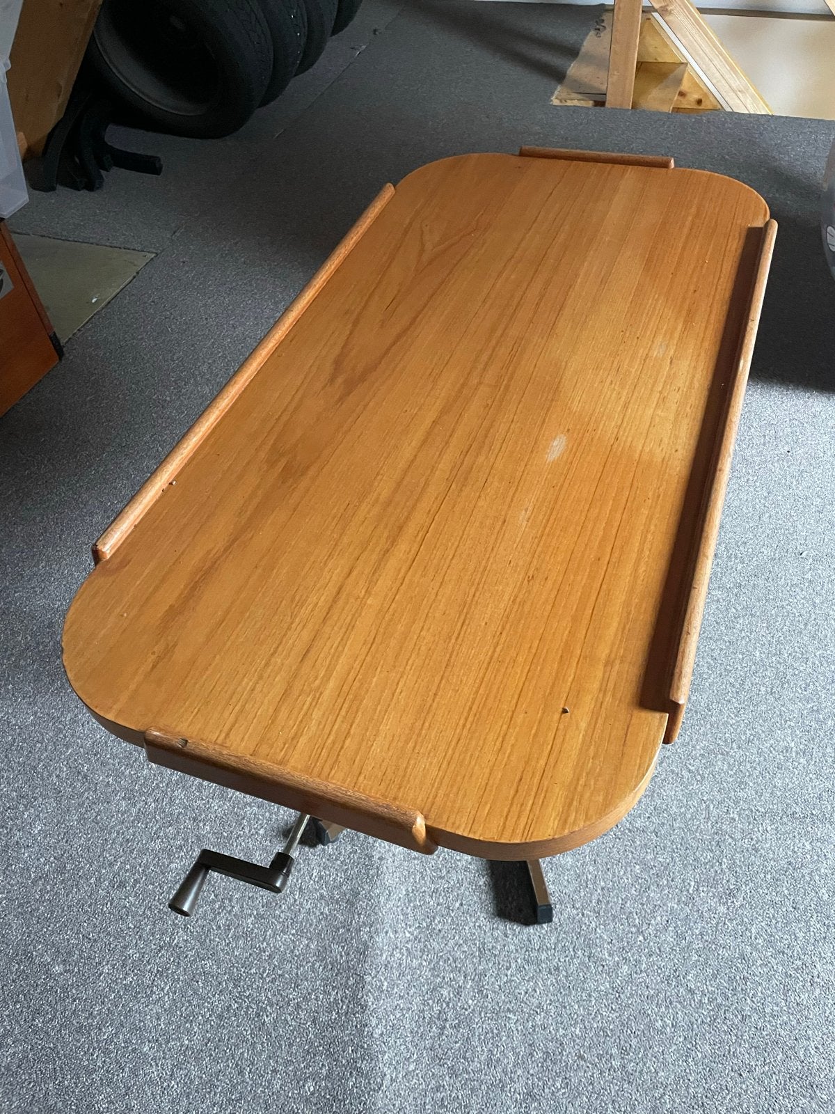 In hoogte verstelbare tafel, Ophalen, 50 – 75, Gebruikt, 100 tot 150 cm