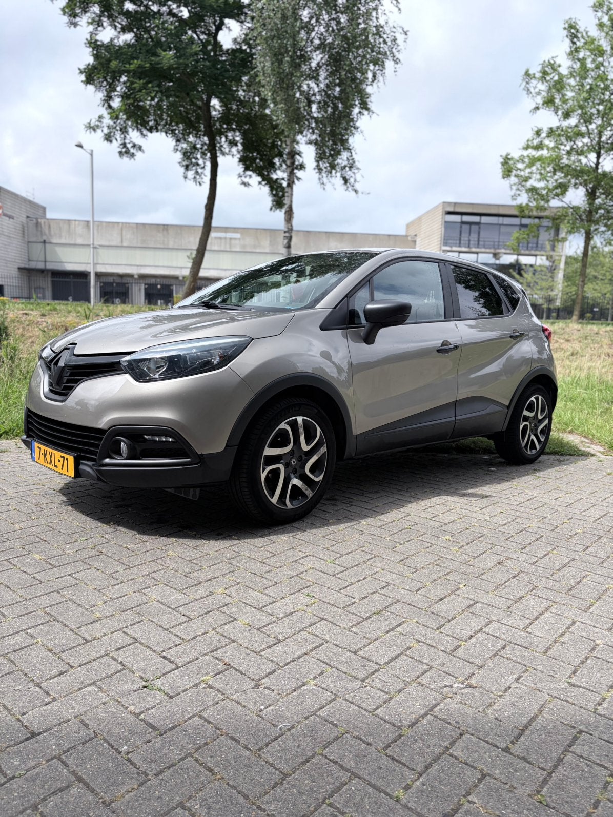 Renault Captur 0.9 TCE 90 2013 Bruin | NAP |S&S | Trekhaak !, Auto's, Voorwielaandrijving, 898 cc, Bruin, 49 €/maand