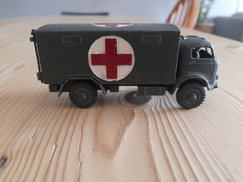 Dinky toys Militairy Ambulance, Ophalen of Verzenden, Auto, Dinky Toys