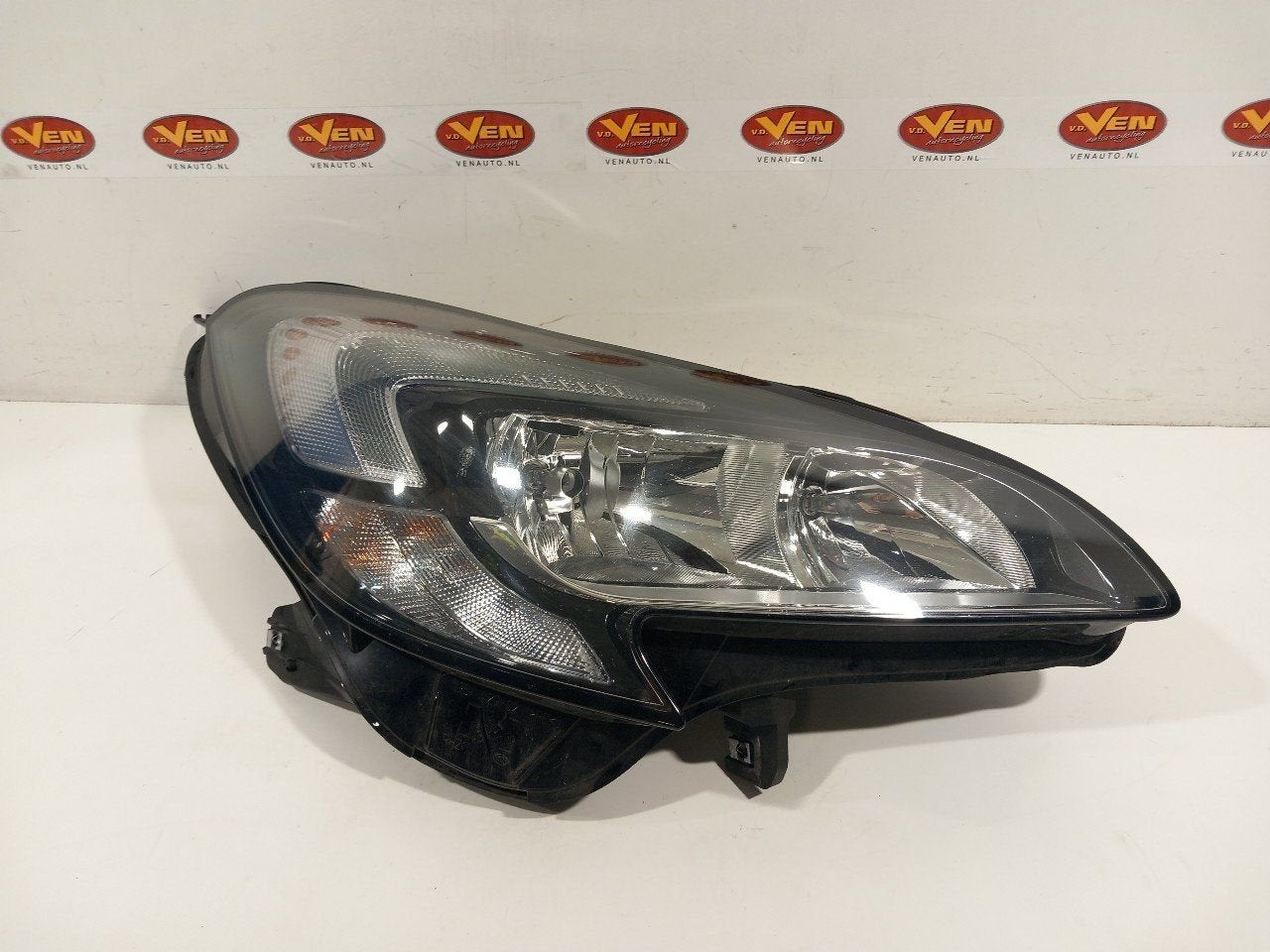 Koplamp rechts Opel Corsa, Onderdelen@venauto.nl, Van der Ven Autorecycling B.V., Gebruikt, Ettenseweg 76, 4706 PB Roosendaal, The Netherlands