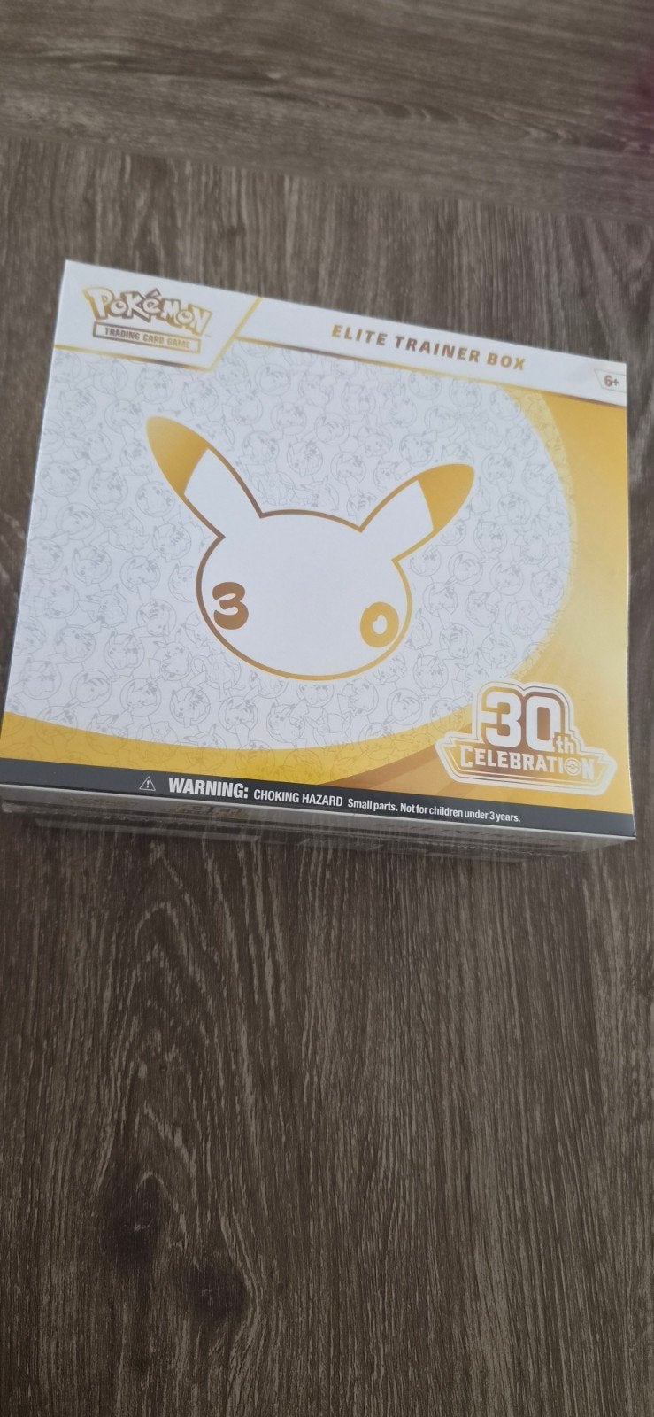 Pokémon TCG: 30th Celebration Elite Trainer Box Nieuw, Hobby en Vrije tijd, Ophalen, Nieuw, Overige typen