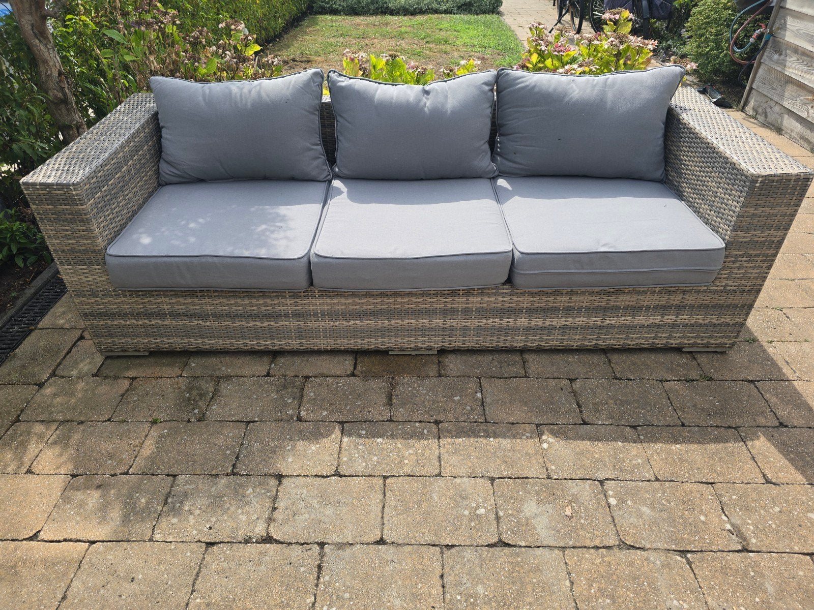 Comfortabele Wicker Loungesofa met Kussens, Tuin en Terras, Ophalen, Gebruikt, 3 zitplaatsen, Loungeset