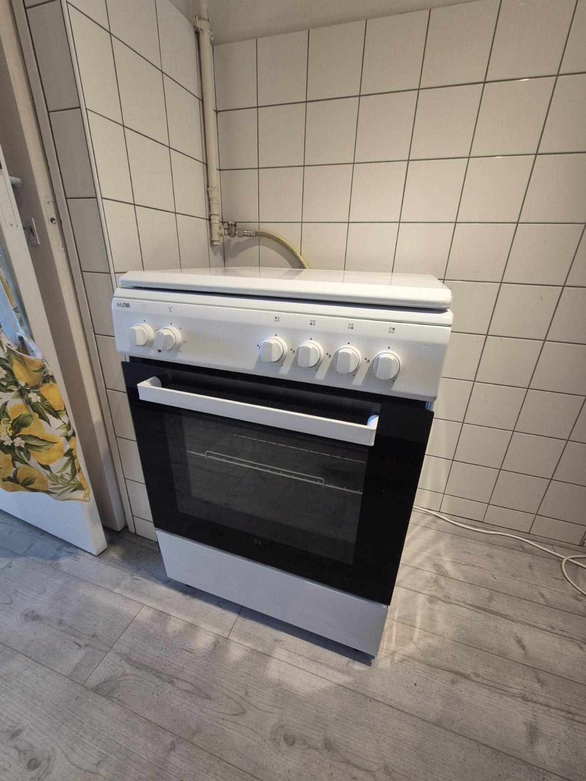 Etna gasfornuis, Witgoed en Apparatuur, Fornuizen, Ophalen, 4 kookzones, Zo goed als nieuw, Gas