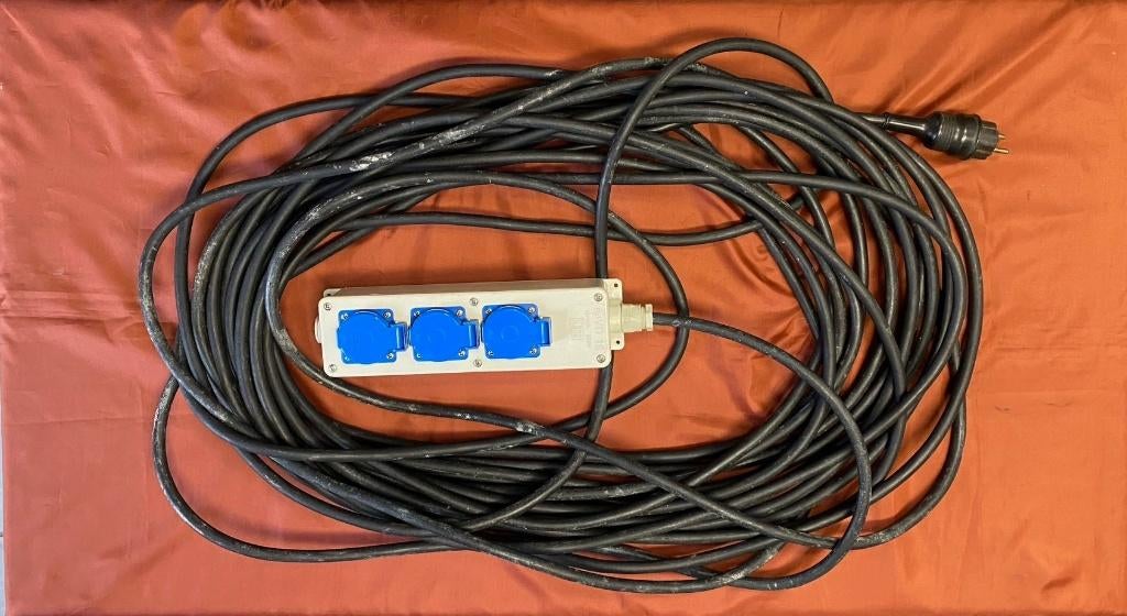 30 Mtr 3 x 2,5 mm2 verlengsnoer met 16 a stekkerdoos, Doe-het-zelf en Verbouw, Elektra en Kabels, Ophalen, Gebruikt, Kabel of Snoer