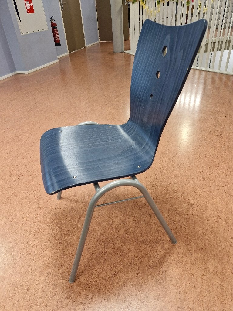 6 trapezium tafels en 33 stoelen teamkamer, Ophalen, Gebruikt
