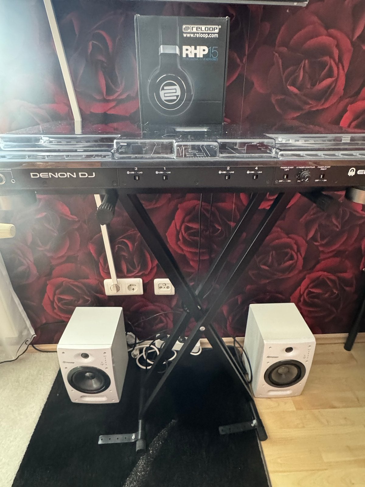 Foto 5 van Complete DJ Set: Denon Prime 4 met 500gb harde schijf