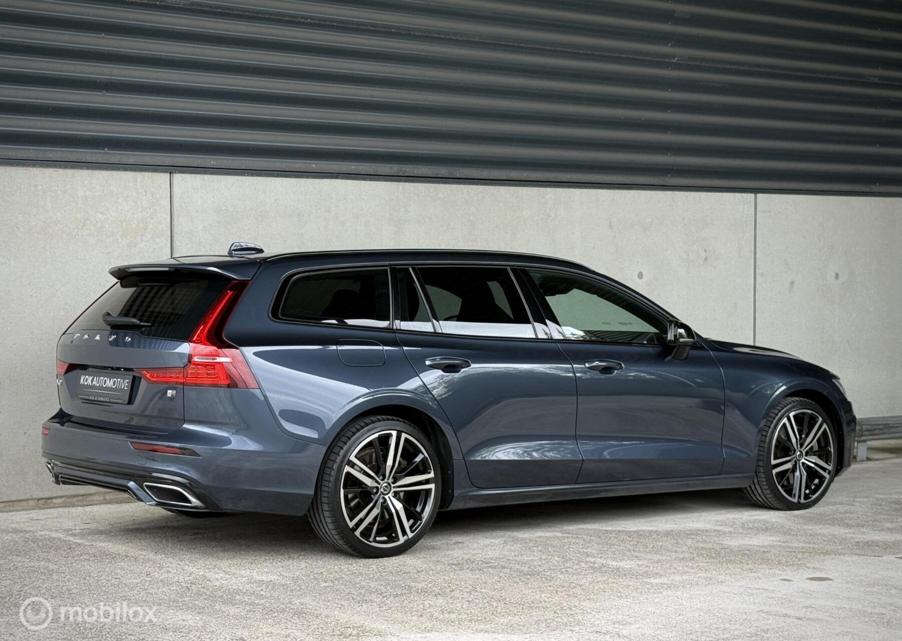 Volvo V60 2.0 T6 Recharge AWD R-Design|Winterpakket|ACC|BLIS, Automaat, Gebruikt, Adaptive Cruise Control, 4 cilinders