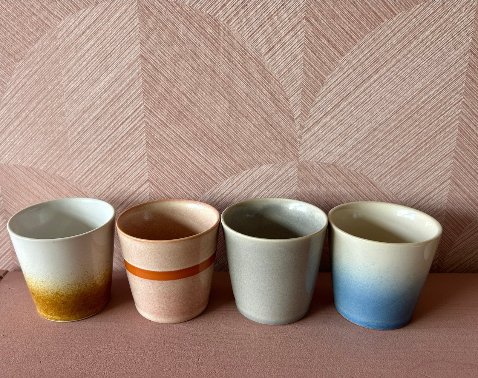 Set van 4 keramische mokken in verschillende kleuren, Overige merken, Keramiek, Zo goed als nieuw, Modern