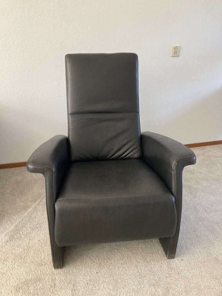 Zwart lederen relax fauteuil met voetensteun, Huis en Inrichting, Ophalen, Gebruikt, Klassiek, 75 tot 100 cm