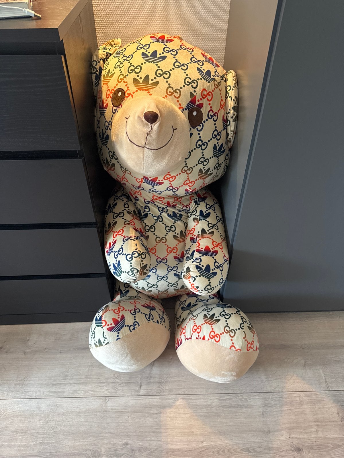 Grote Gucci x Adidas teddybeer - Uniek en decoratief, Overige merken, Beer, Ophalen of Verzenden, Zo goed als nieuw