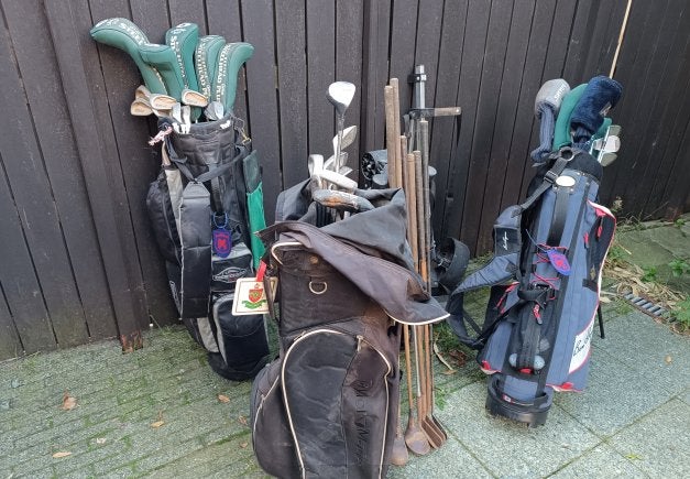 Golfuitrusting: 3 golftassen, golfclubs en 2 golftrolleys, Ophalen, Gebruikt, Set
