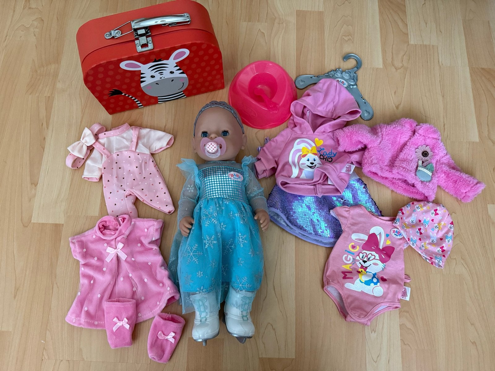 Baby Born pop met kleding, potje en koffer, Ophalen, Zo goed als nieuw, Babypop