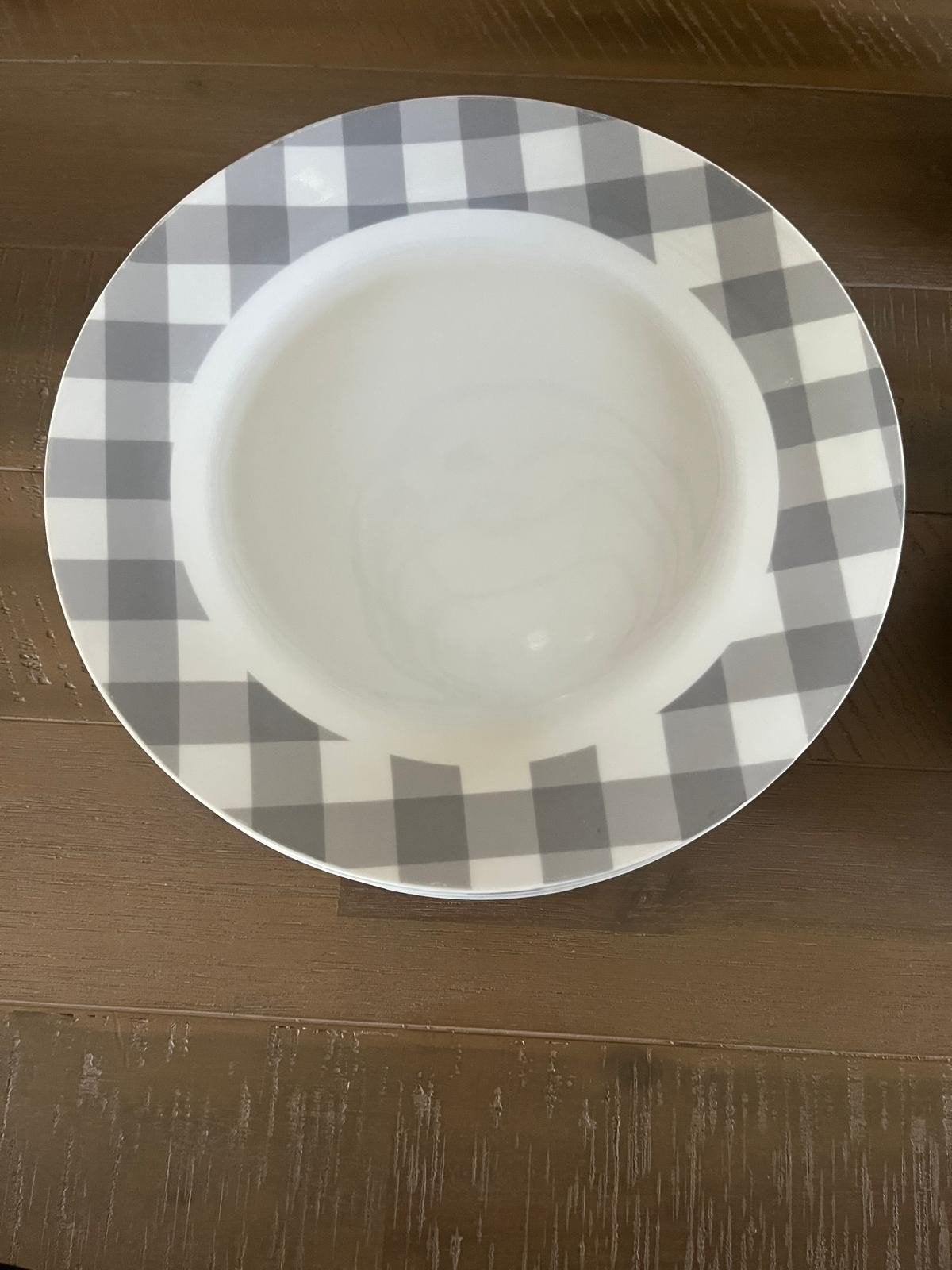 Gratis Servies set: borden en kommen met ruitpatroon, Ophalen, Zo goed als nieuw, Bord(en), Overige stijlen