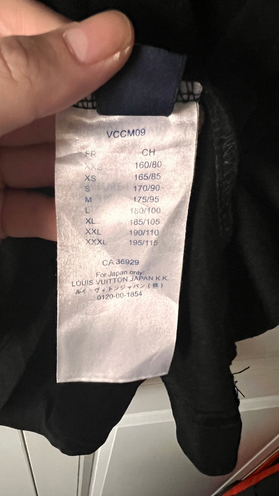 Foto 9 van Louis Vuitton | Black T-Shirt with White Logo | size L