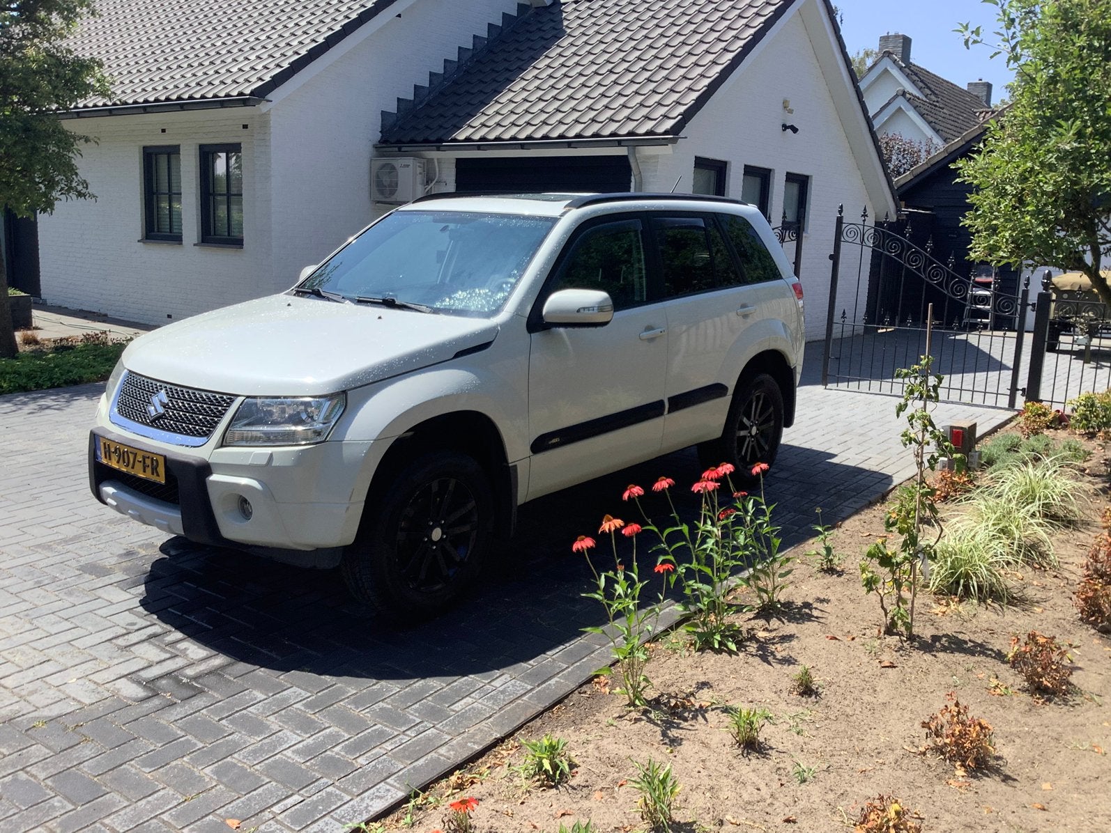 Suzuki Grand Vitara 2.4 5D AUT High Executive 2009 Wit, Auto's, Suzuki, Particulier, Grand Vitara, 4x4, Achteruitrijcamera, Airbags