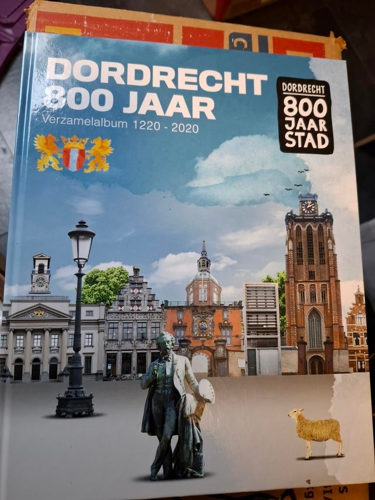 Dordrecht 800 Jaar Verzamelalbum 1220-2020, Boeken, Geschiedenis | Stad en Regio, Zo goed als nieuw, 20e eeuw of later, Ophalen of Verzenden
