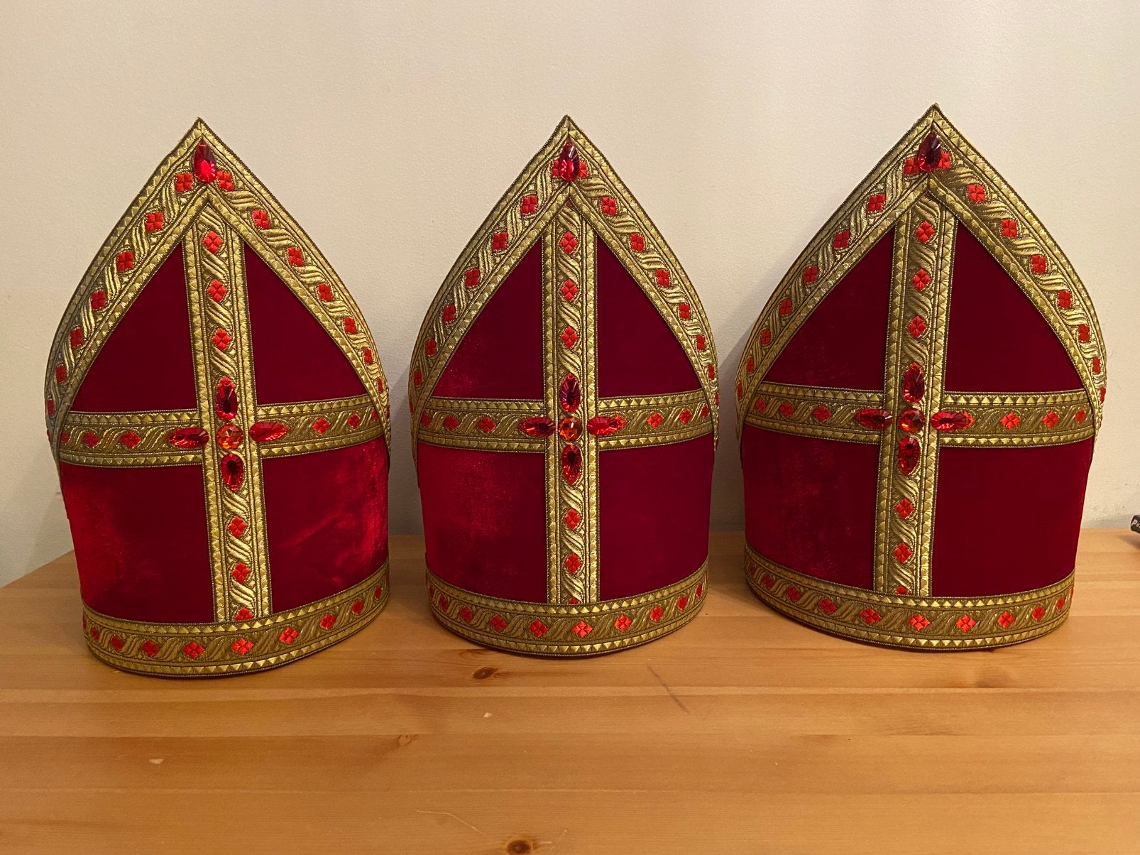 Sinteklaas mijter 4 voor €200!, Diversen, Sinterklaas, Ophalen of Verzenden, Nieuw
