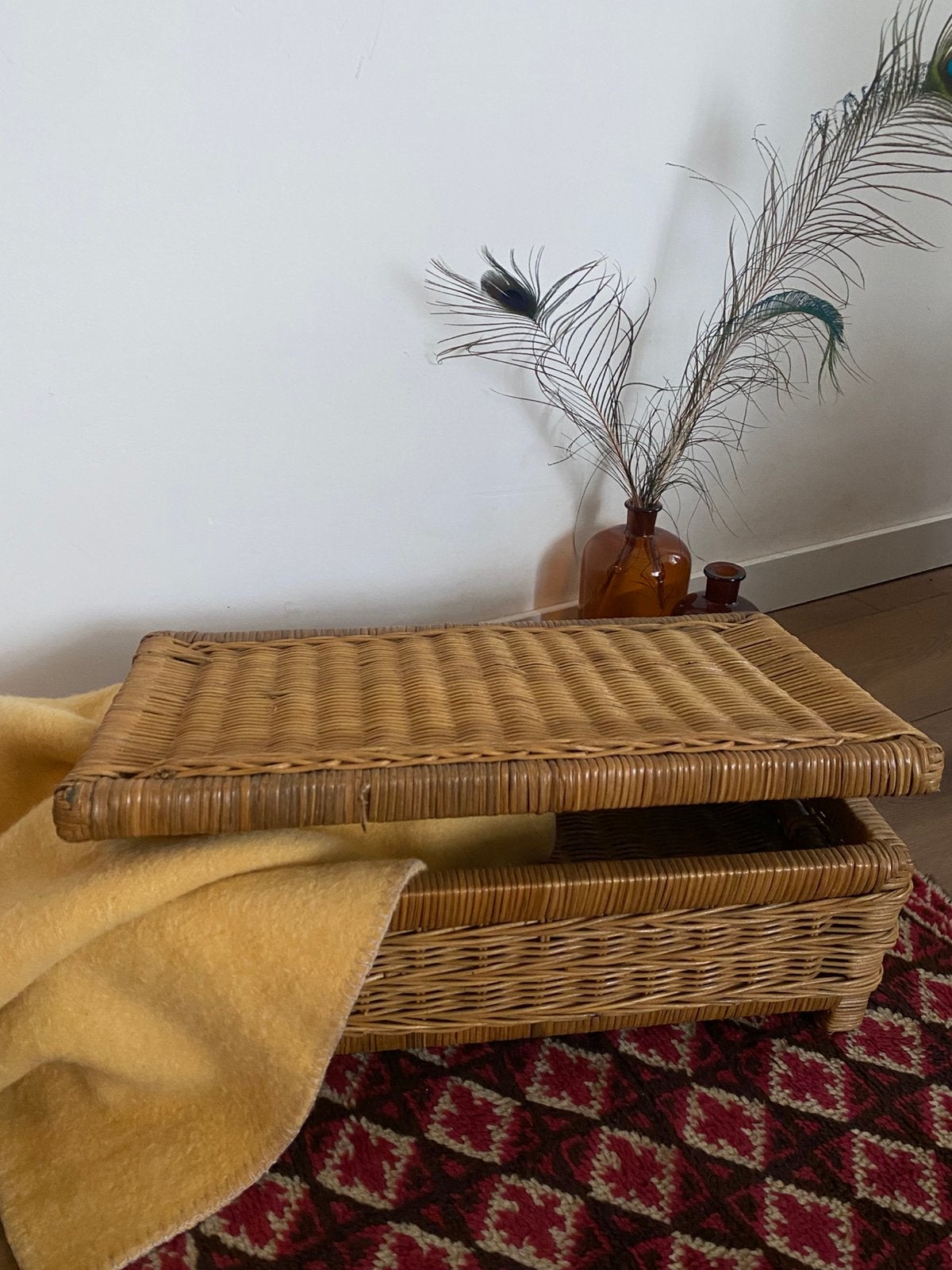 Mooie vintage rotan/ rieten opbergmand/ bijzettafeltje, Huis en Inrichting, Woonaccessoires | Schalen en Manden, Ophalen of Verzenden