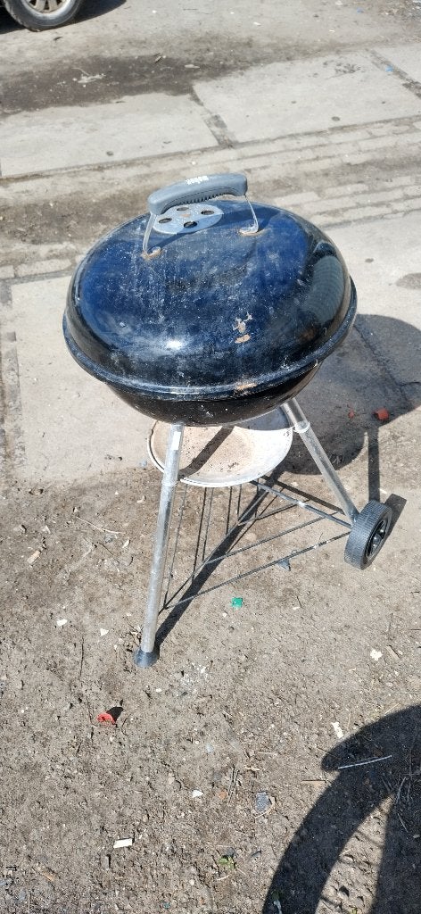 Weber bbq met houtskool rooster en rooster voor het vlees, Tuin en Terras, Ophalen of Verzenden, Gebruikt, Weber, Met accessoires