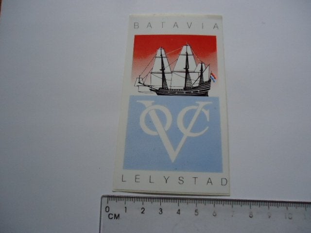 sticker oud VOC schip Batavia Lelystad retro plastic, Verzamelen, Verzenden, Zo goed als nieuw, Bedrijf of Vereniging