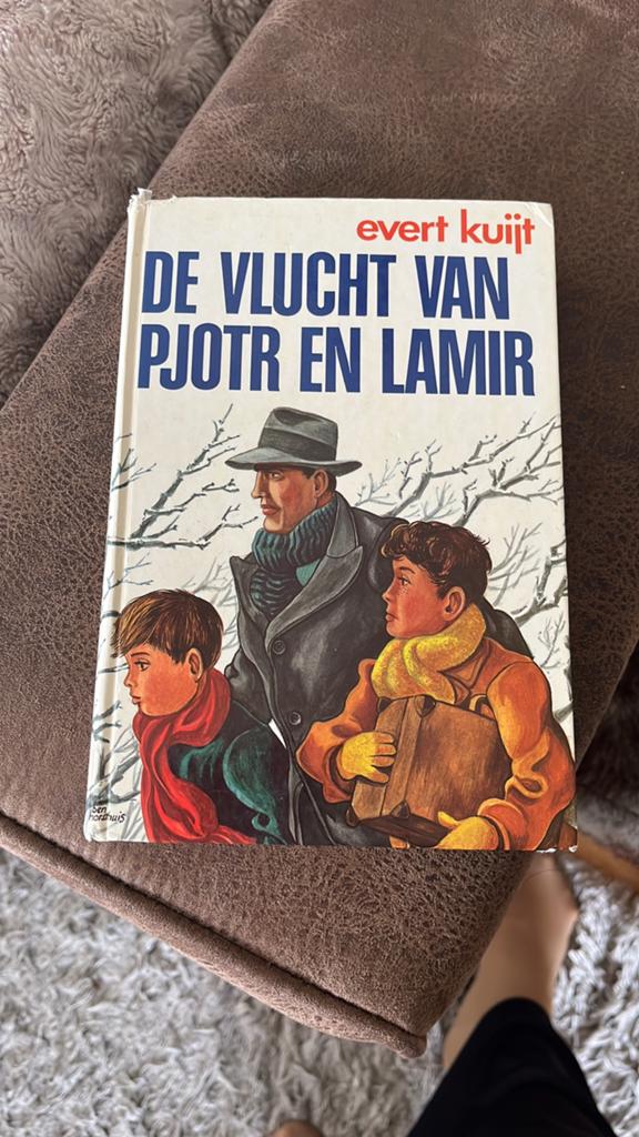 De vlucht van Pjotr en Lamir, Ophalen of Verzenden, Zo goed als nieuw