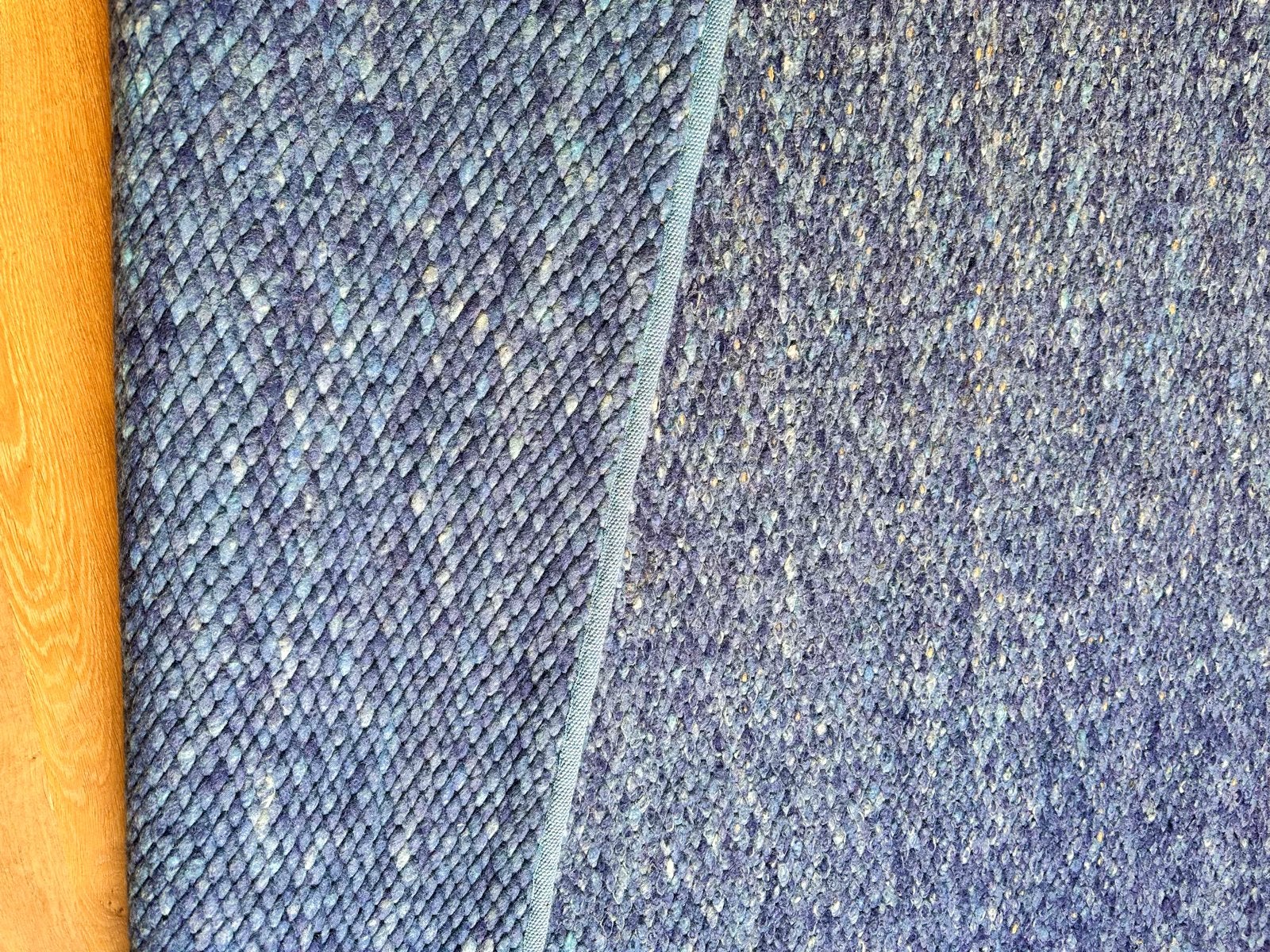Groot blauw wollen vloerkleed - Warm en natuurlijk, Ophalen, Gebruikt, Blauw, 200 cm of meer