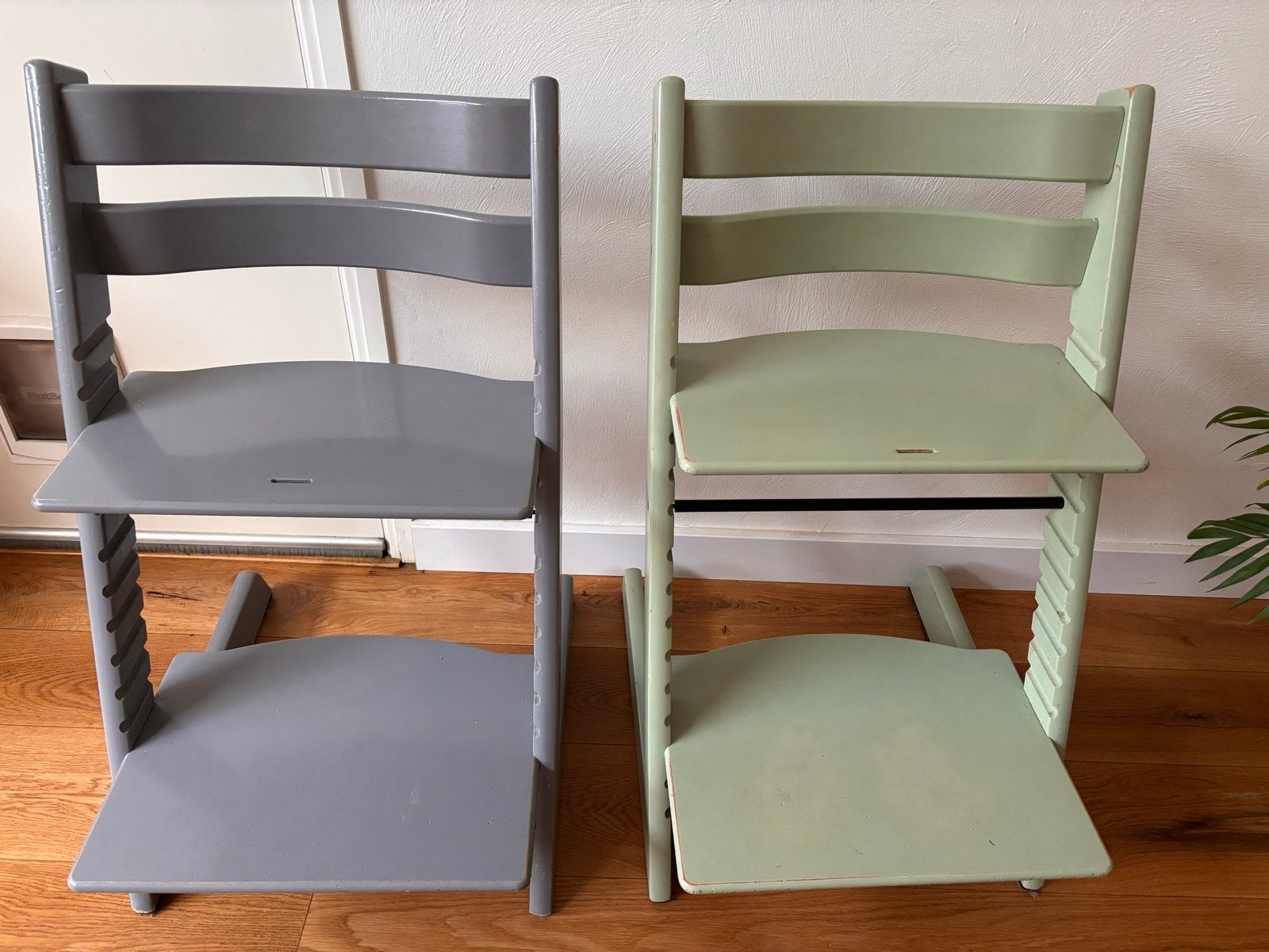 Twee Stokke Tripp Trapp stoelen - Grijs en Groen, Ophalen, Gebruikt, Meegroeistoel