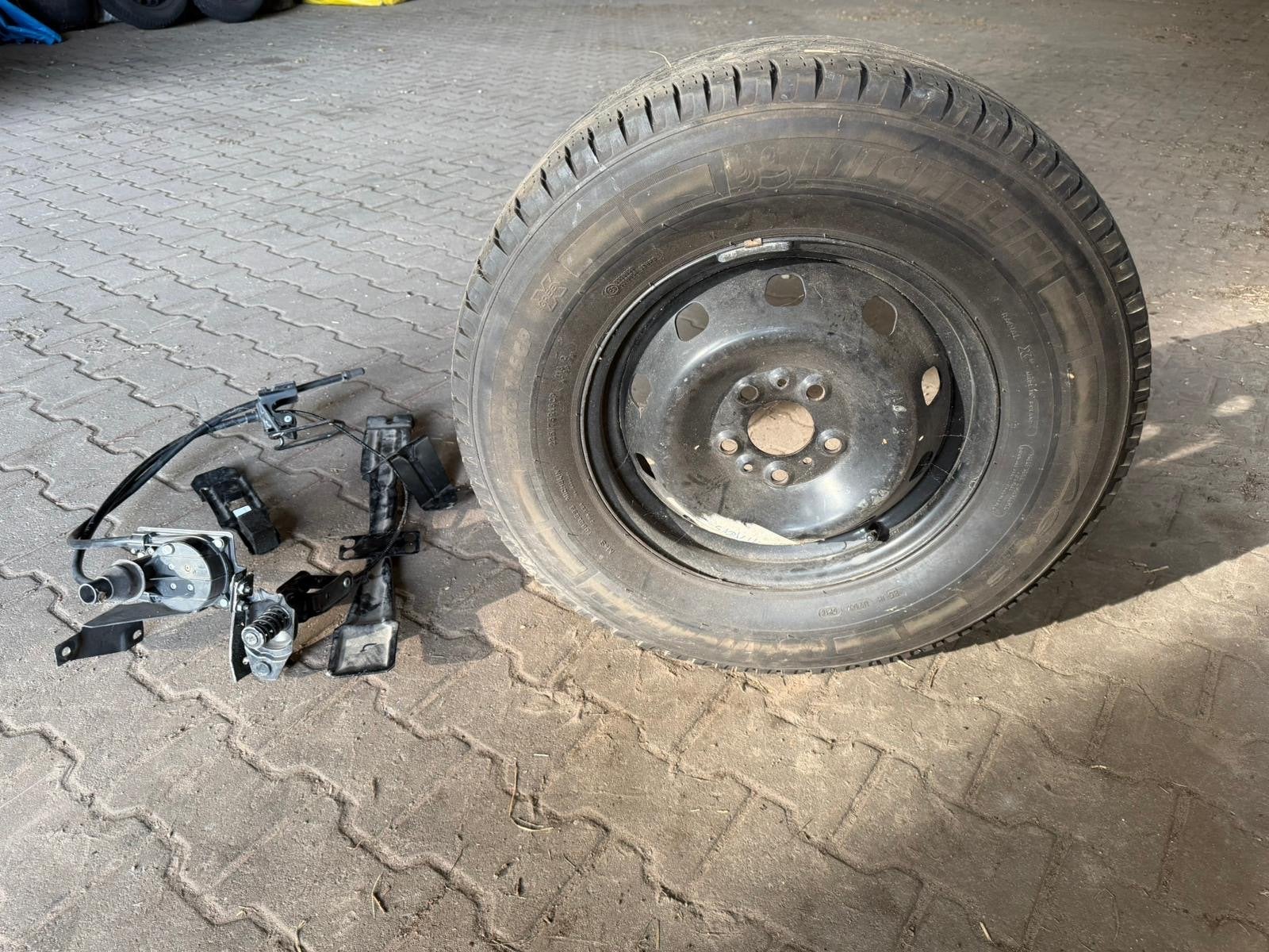Camper reservewiel 225/75R16CP Michelin Agilis, Ophalen, Gebruikt