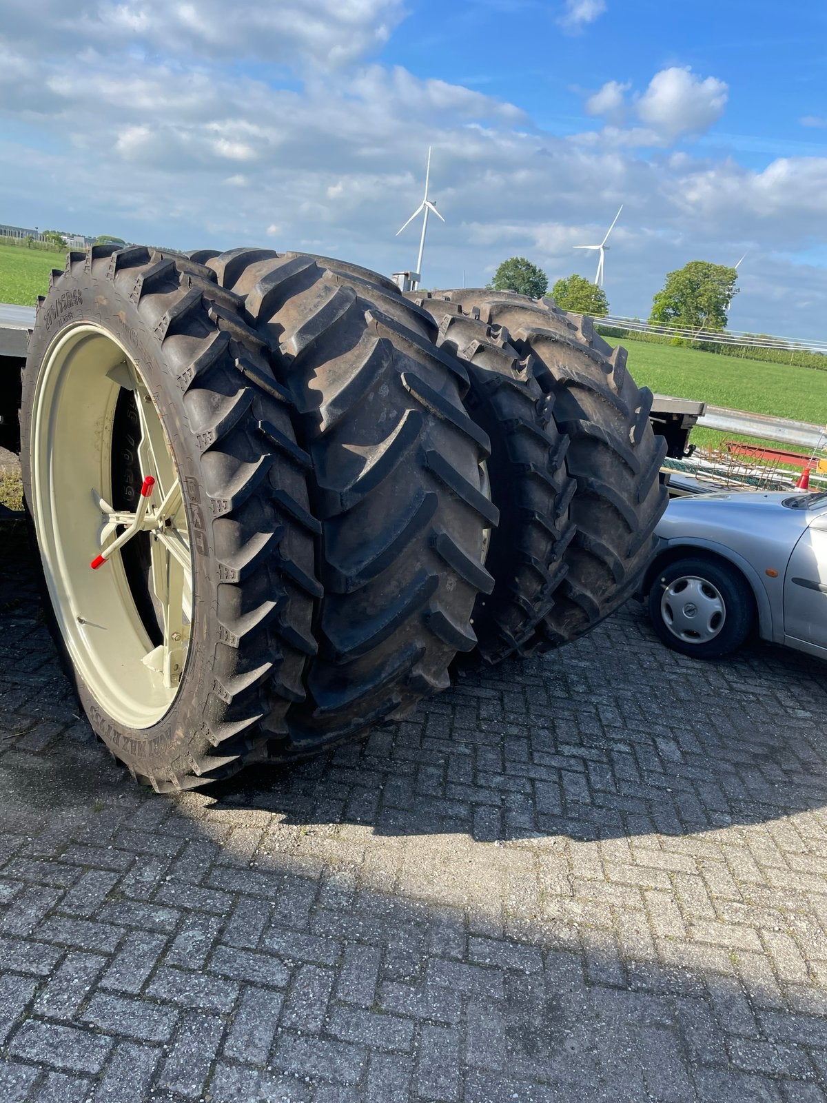 Michelin XM108 & BKT Agrimax RT950 Tractorbanden, Zakelijke goederen, Agrarisch | Onderdelen | Banden, Velgen en Assen, Ophalen