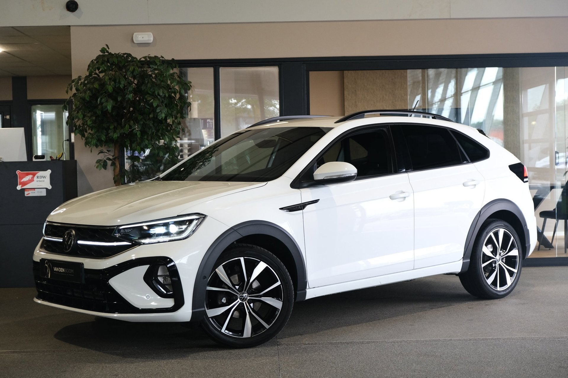 Volkswagen Taigo 1.0 TSI 2x R-Line DSG IQ Matrix Led Keyless, Gebruikt, Wit, Origineel Nederlands, Bedrijf