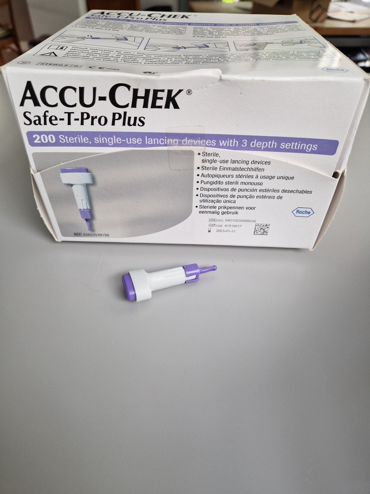 ACCU-CHEK SAFE PLUS STERIEL WEGWERP 200 + 100 accucheck, Ophalen of Verzenden
