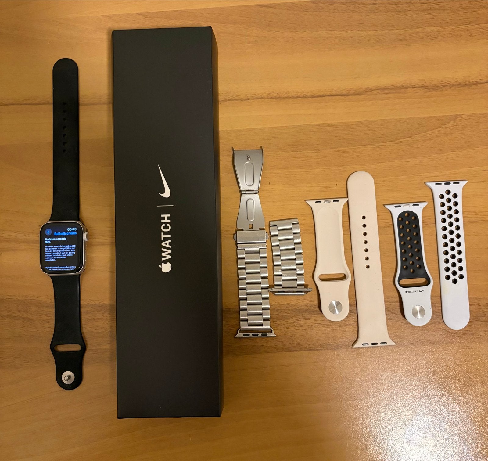 Apple Watch SE Nike 2022 (44mm), Sieraden, Tassen en Uiterlijk, Smartwatches, Afstand, Zwart, IOS, Ophalen of Verzenden