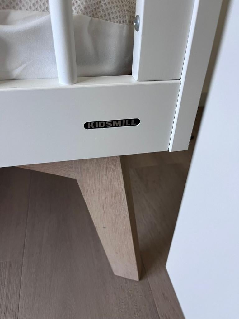 Kidsmill wit ledikant + aerosleepmatras, Kinderen en Baby's, Babywiegjes en Ledikanten, Ophalen, Zo goed als nieuw, Ledikant