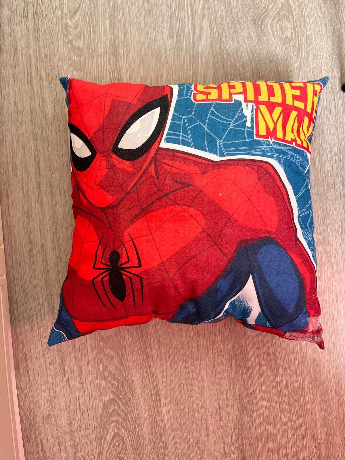 Spiderman Sierkussen - Zo goed als nieuw, Ophalen, Meerkleurig, Met print, Vierkant
